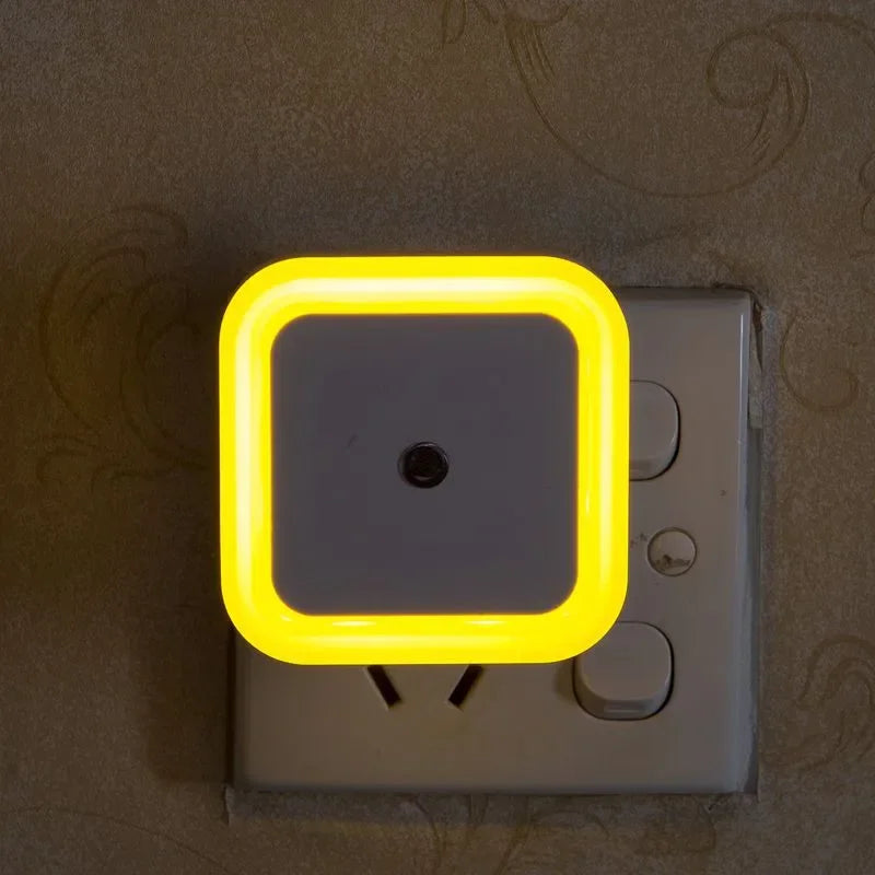 Luz Noturna LED com Sensor de Luminosidade – Mini Plug EU/US para Quartos e Corredores ✨🌙