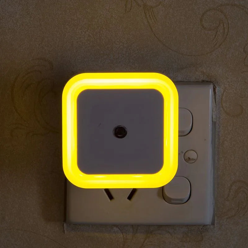 Luz Noturna LED com Sensor de Luminosidade – Mini Plug EU/US para Quartos e Corredores ✨🌙