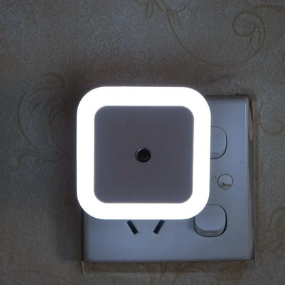 Luz Noturna LED com Sensor de Luminosidade – Mini Plug EU/US para Quartos e Corredores ✨🌙
